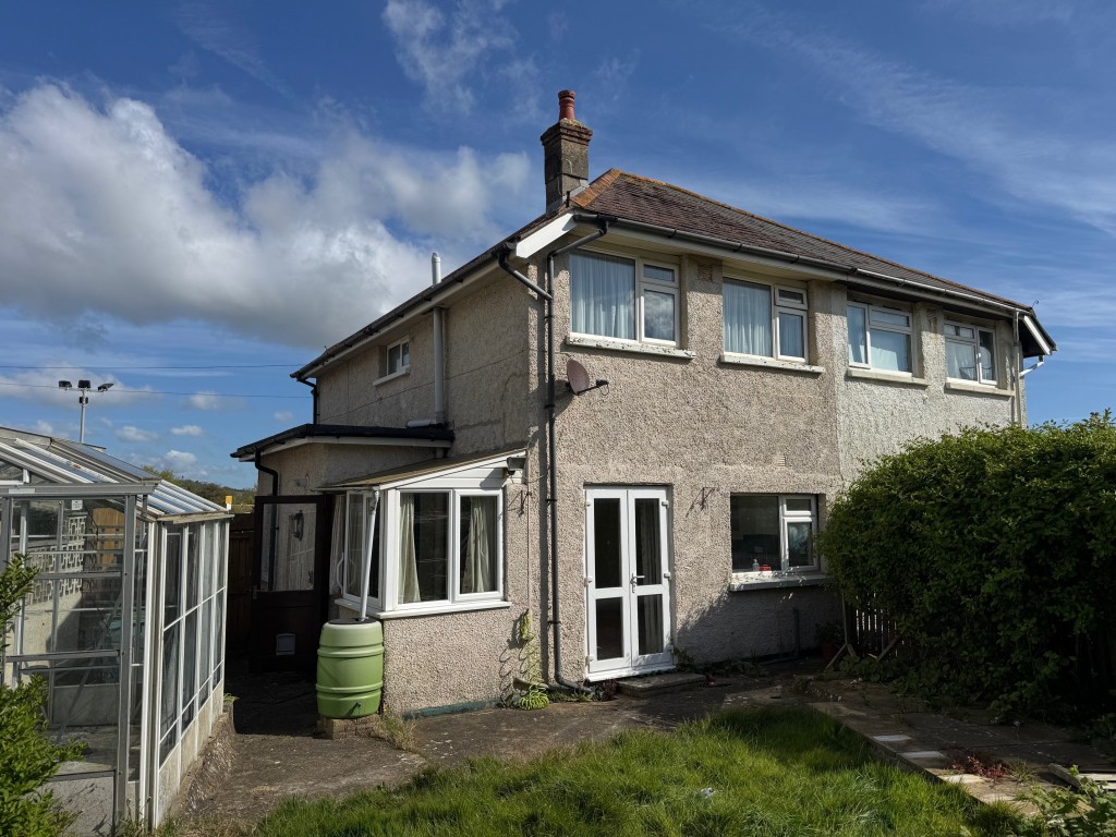 Lot: 130 - TWO-BEDROOM HOUSE FOR IMPROVEMENT - Rear of the property
